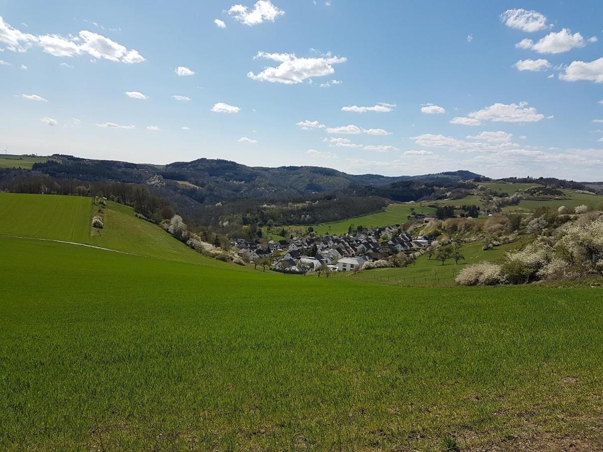 Ferienwohnungen Am Aeppelsberg Volkesfeld Dış mekan fotoğraf